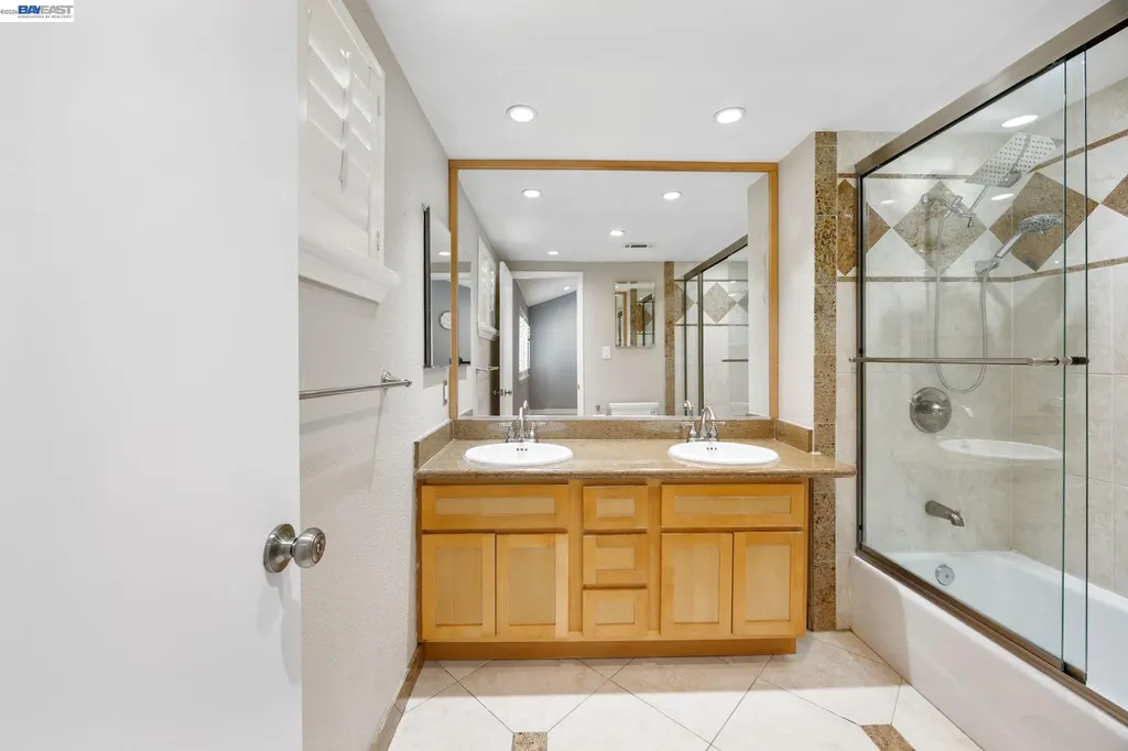 34 Chimney Rock Oakland CA 94605
