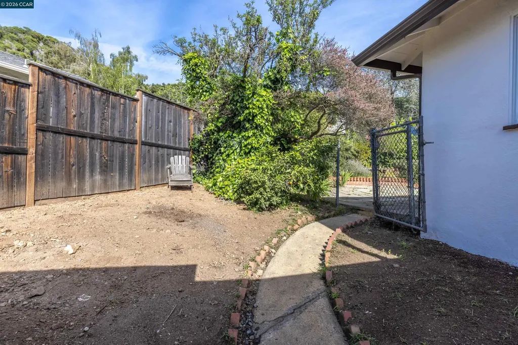 4353 Bermuda Avenue Oakland CA 94619