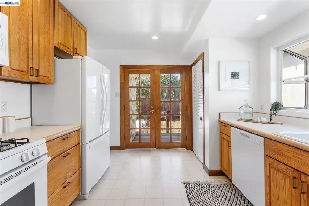 2516 Buena Vista Avenue Alameda CA 94501