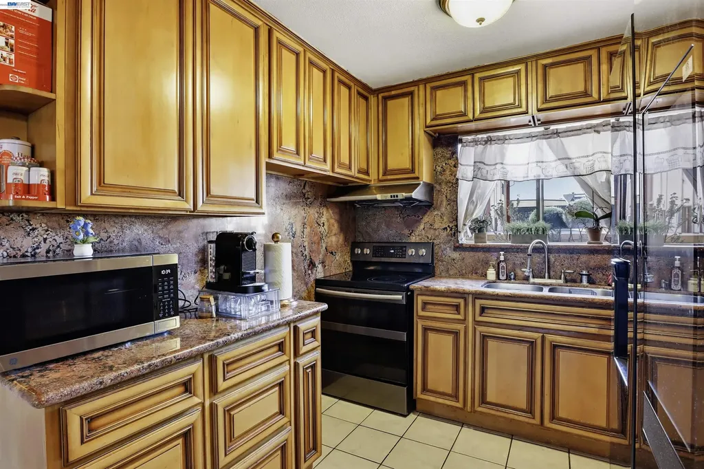 27505 Tampa Avenue Hayward CA 94544