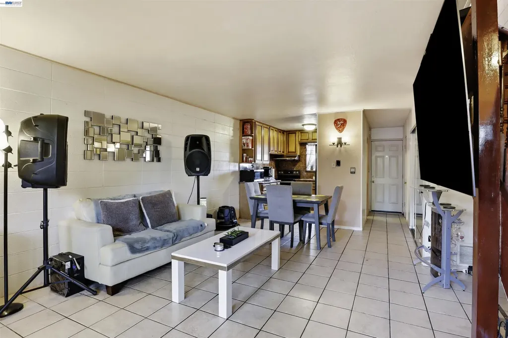 27505 Tampa Avenue Hayward CA 94544