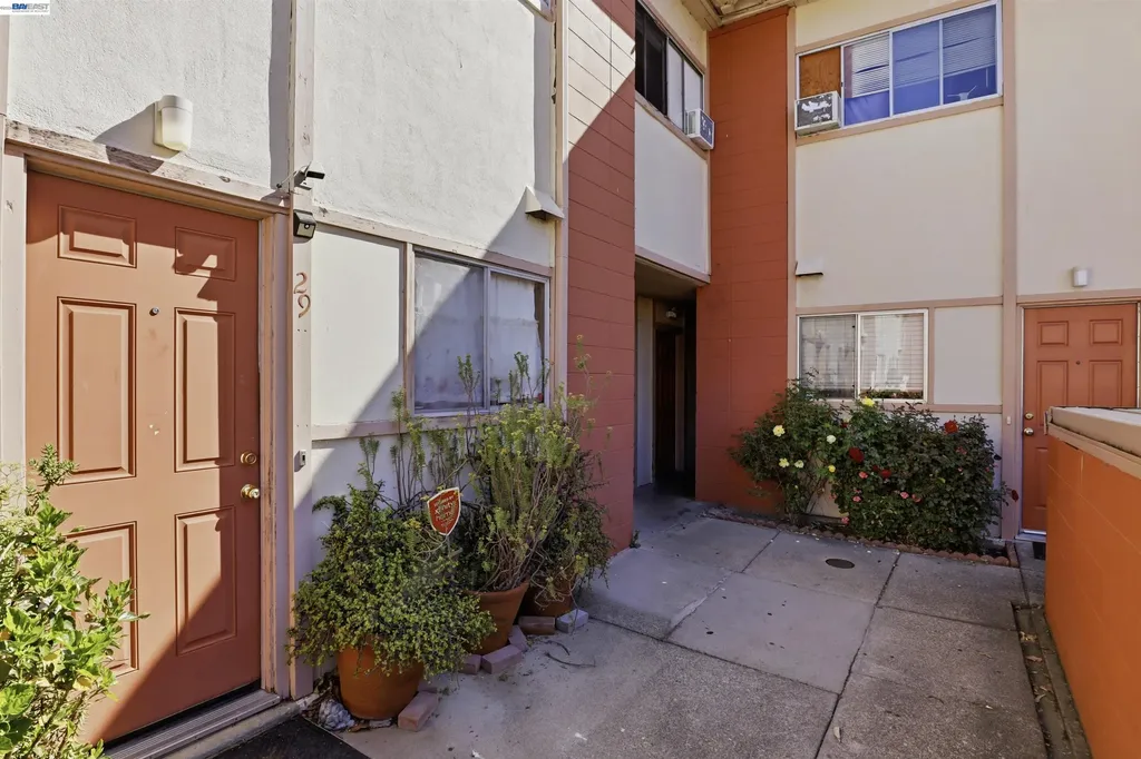 27505 Tampa Avenue Hayward CA 94544