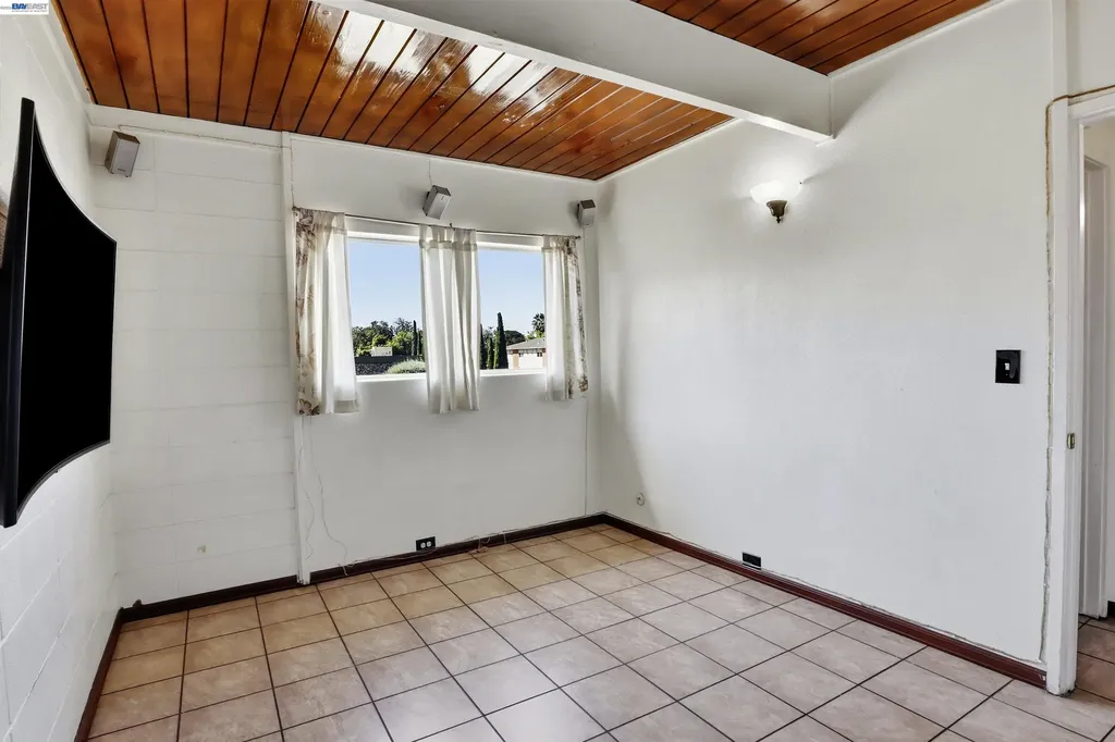 27505 Tampa Avenue Hayward CA 94544