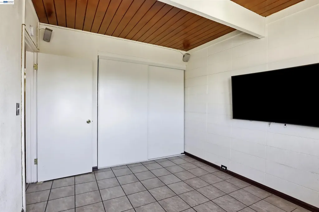 27505 Tampa Avenue Hayward CA 94544