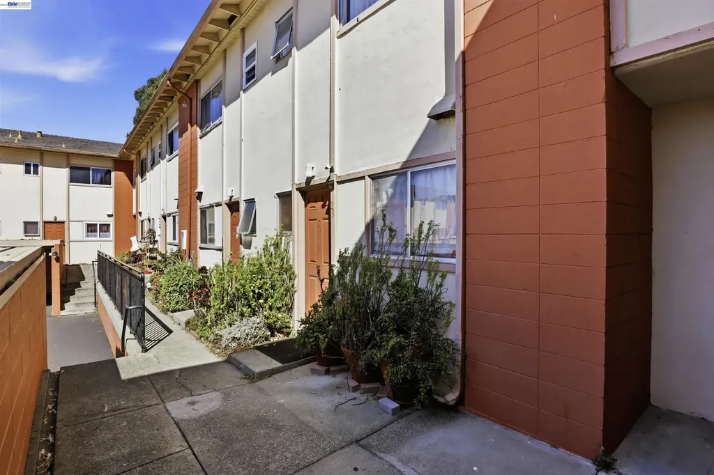 27505 Tampa Avenue Hayward CA 94544