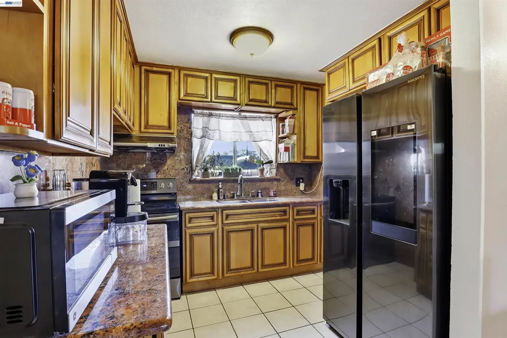 27505 Tampa Avenue Hayward CA 94544
