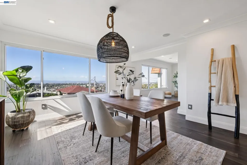 3009 Broadmoor View Oakland CA 94605