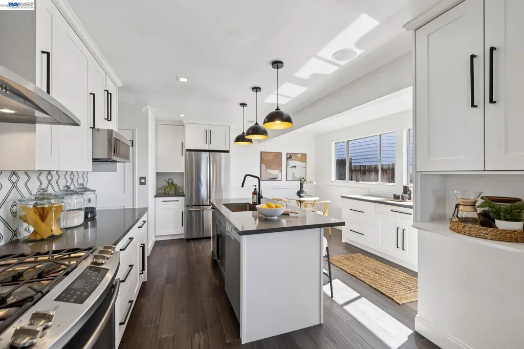 3009 Broadmoor View Oakland CA 94605