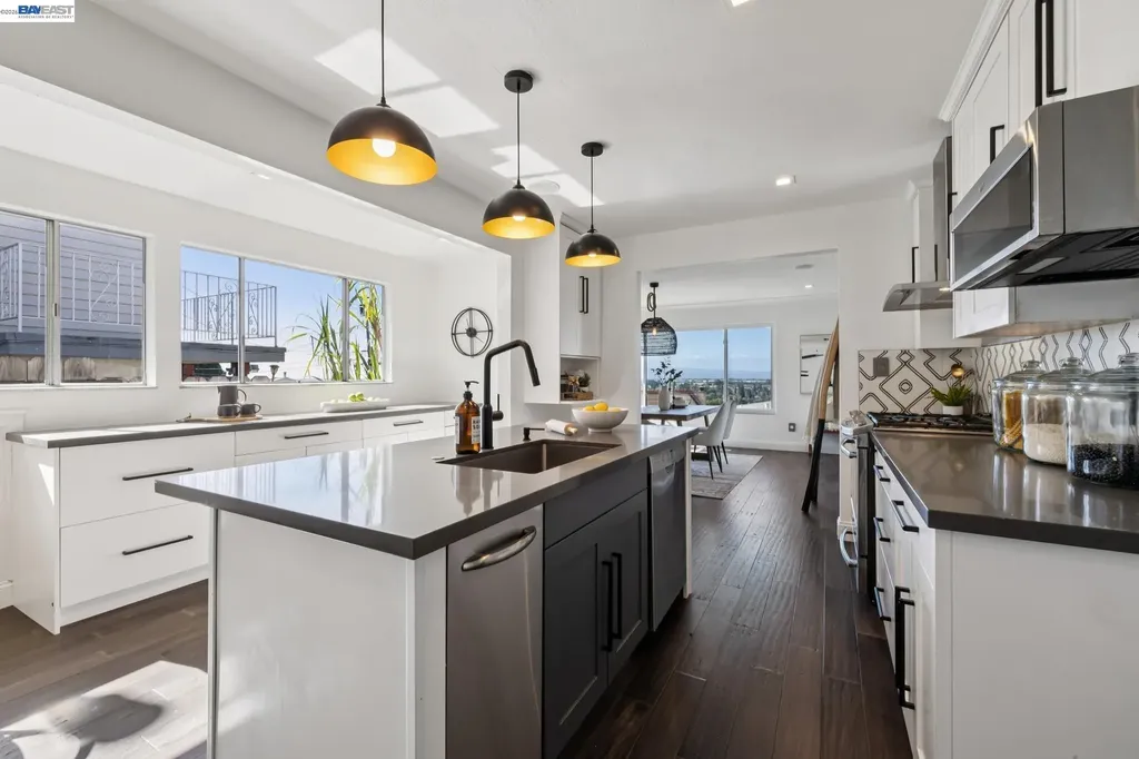3009 Broadmoor View Oakland CA 94605