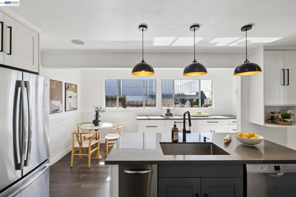 3009 Broadmoor View Oakland CA 94605