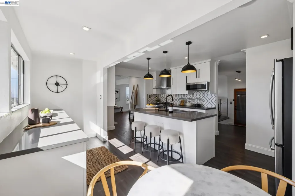 3009 Broadmoor View Oakland CA 94605