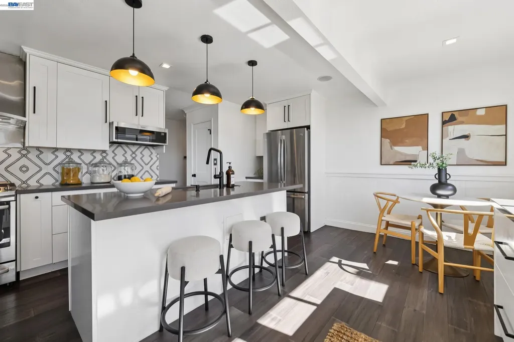 3009 Broadmoor View Oakland CA 94605