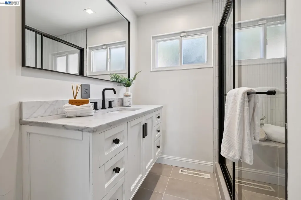 3009 Broadmoor View Oakland CA 94605
