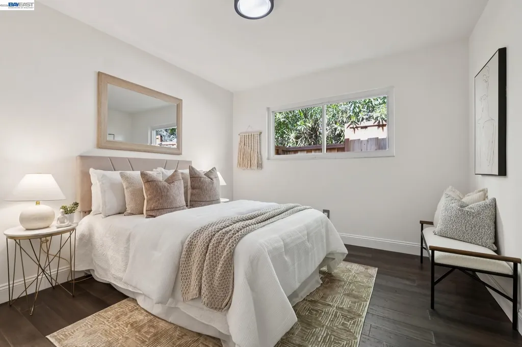 3009 Broadmoor View Oakland CA 94605
