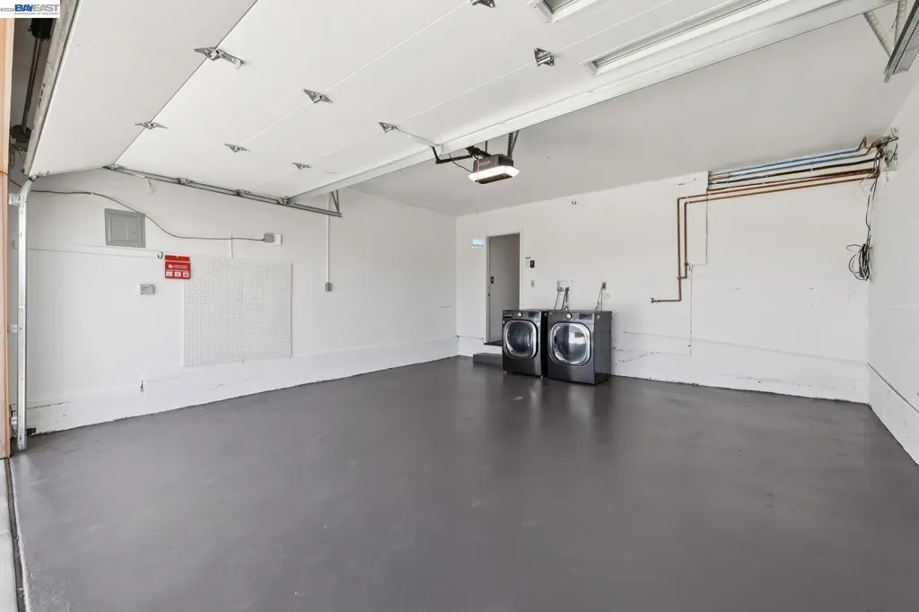 3009 Broadmoor View Oakland CA 94605