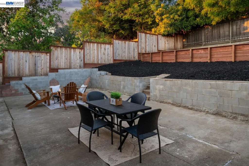 3009 Broadmoor View Oakland CA 94605