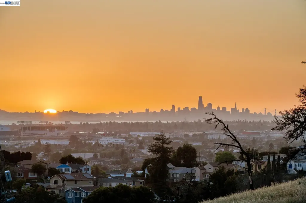 3009 Broadmoor View Oakland CA 94605