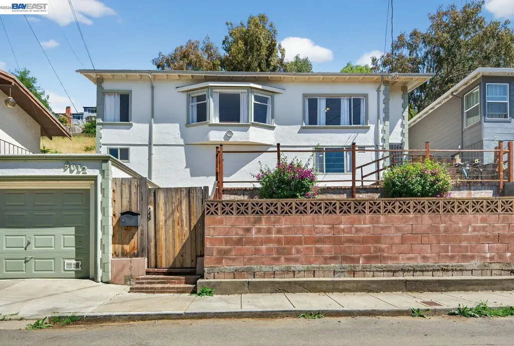 9012 Burr Street Oakland CA 94605
