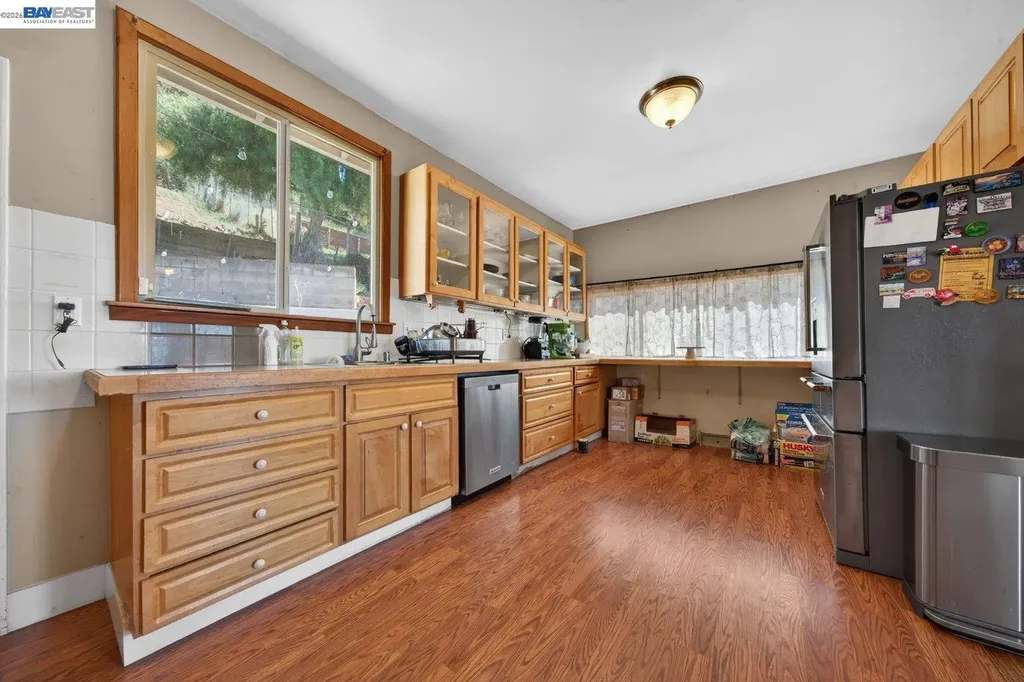 9012 Burr Street Oakland CA 94605