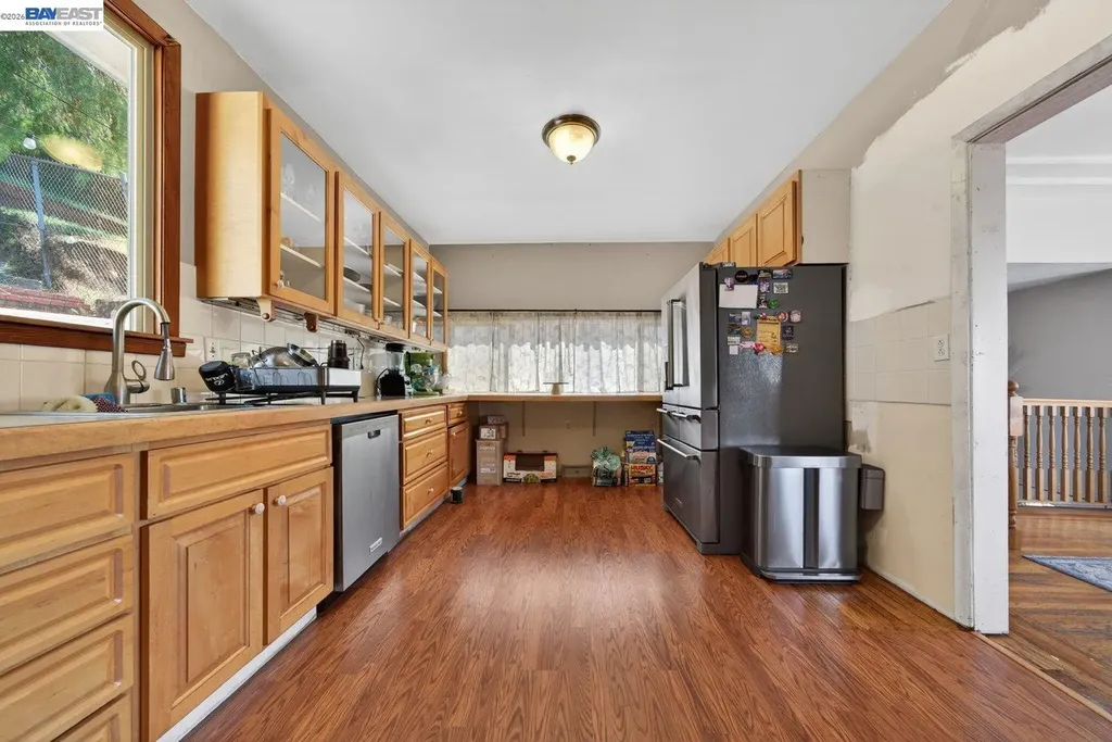 9012 Burr Street Oakland CA 94605
