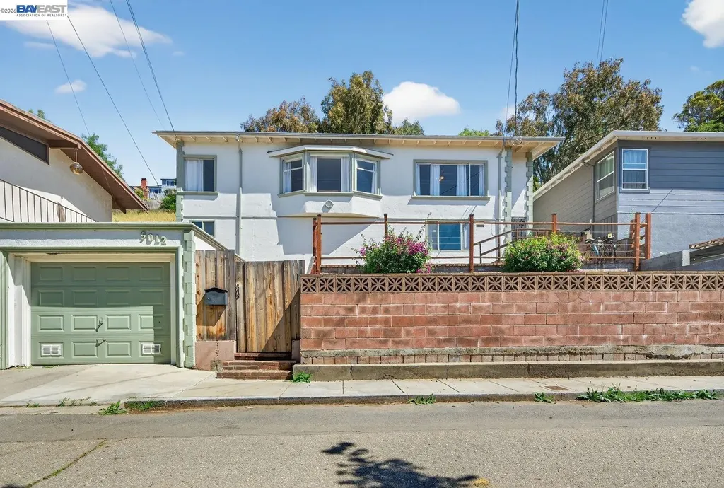 9012 Burr Street Oakland CA 94605