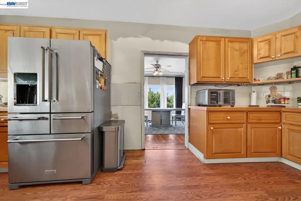 9012 Burr Street Oakland CA 94605
