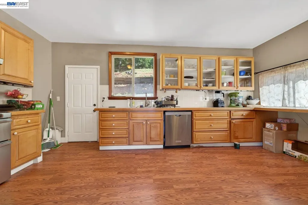 9012 Burr Street Oakland CA 94605