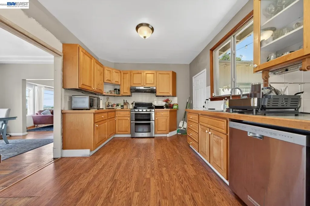 9012 Burr Street Oakland CA 94605