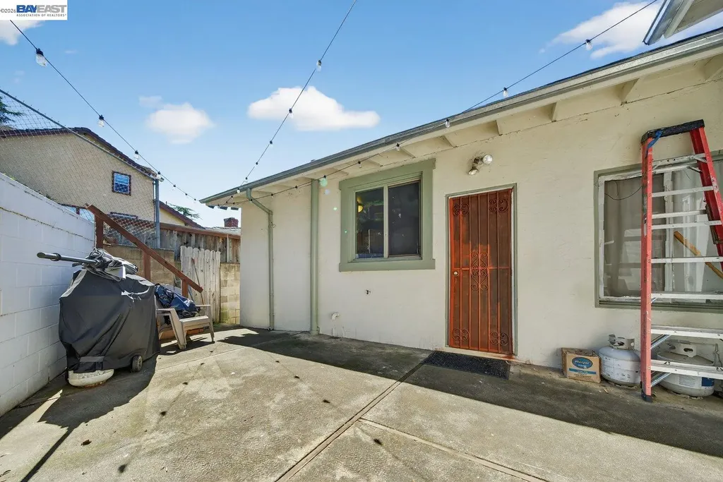 9012 Burr Street Oakland CA 94605