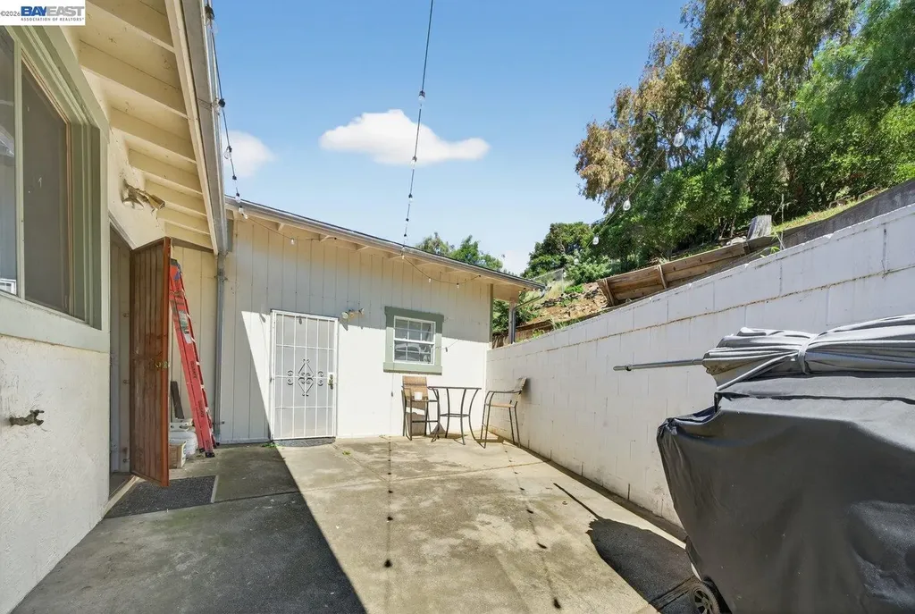 9012 Burr Street Oakland CA 94605