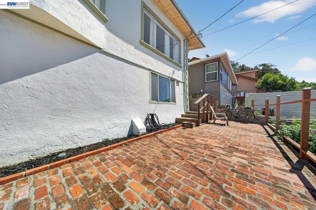 9012 Burr Street Oakland CA 94605