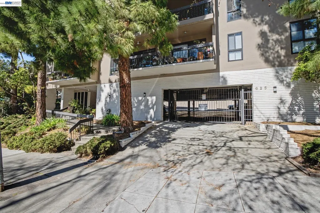 Oakland CA, 625 El Dorado Avenue, Unit 106
