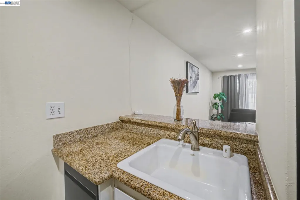 625 El Dorado Avenue Oakland CA 94611