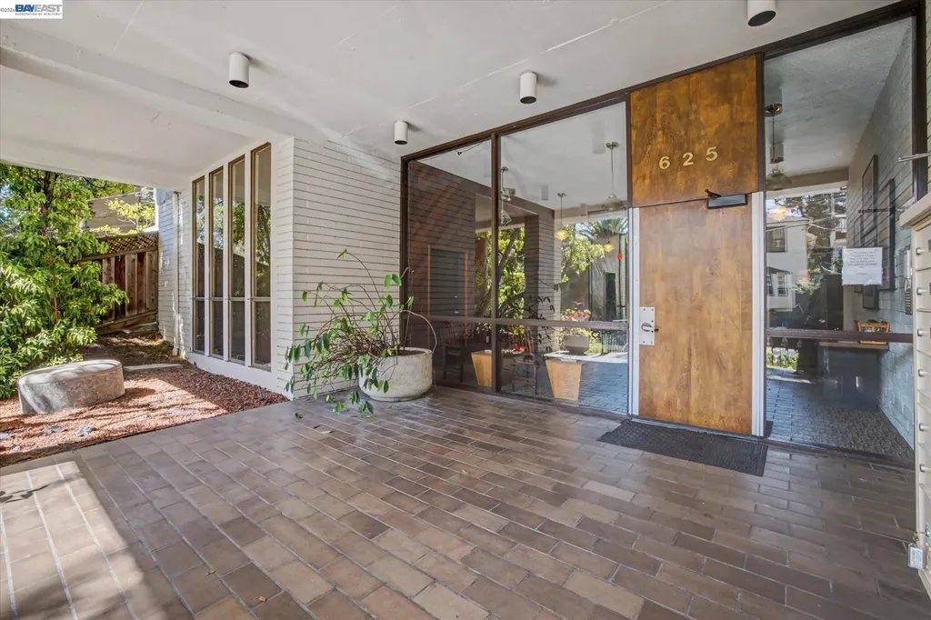 625 El Dorado Avenue Oakland CA 94611