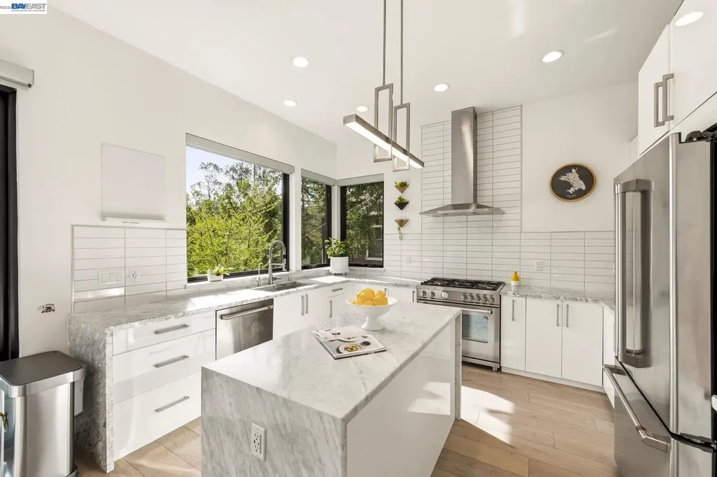 45 Homeglen Lane Oakland CA 94611