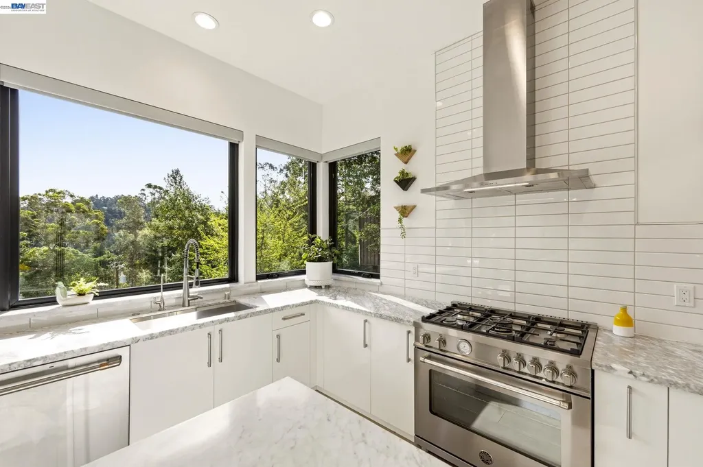 45 Homeglen Lane Oakland CA 94611