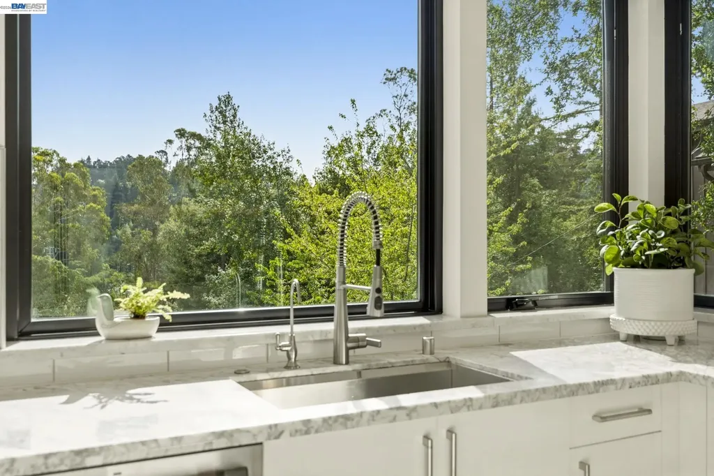 45 Homeglen Lane Oakland CA 94611