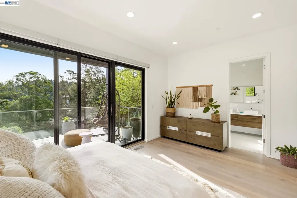 45 Homeglen Lane Oakland CA 94611