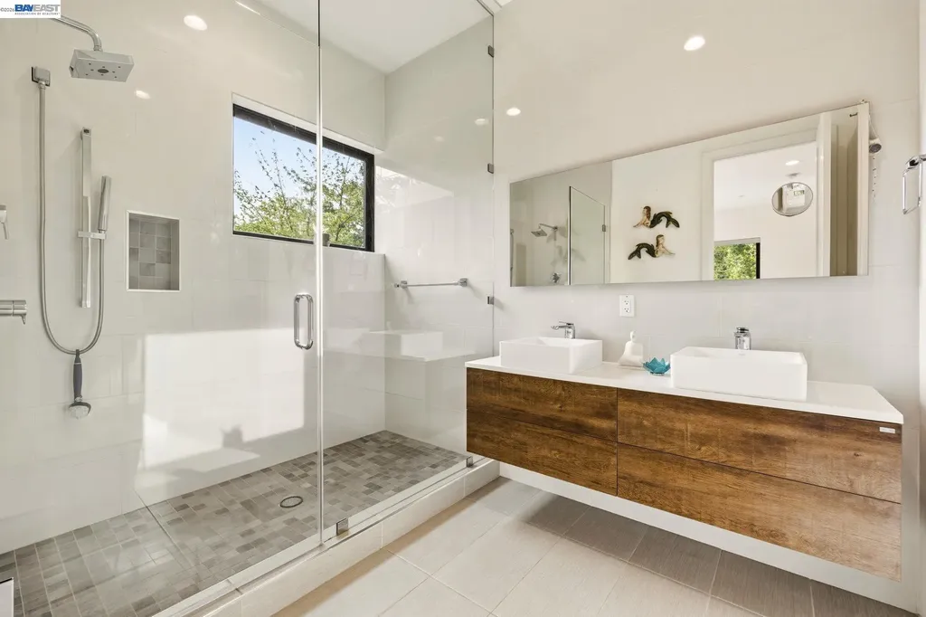45 Homeglen Lane Oakland CA 94611