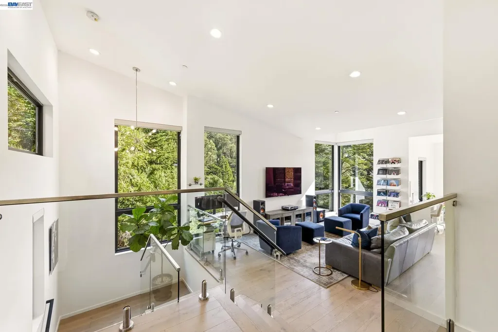 45 Homeglen Lane Oakland CA 94611