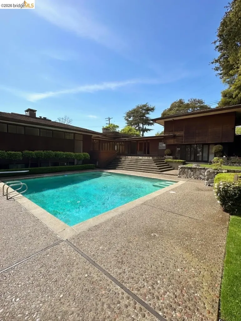 300 Mountain Avenue Piedmont CA 94611