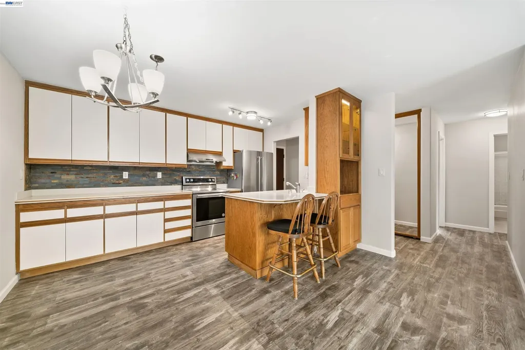 960 Shorepoint Court Alameda CA 94501