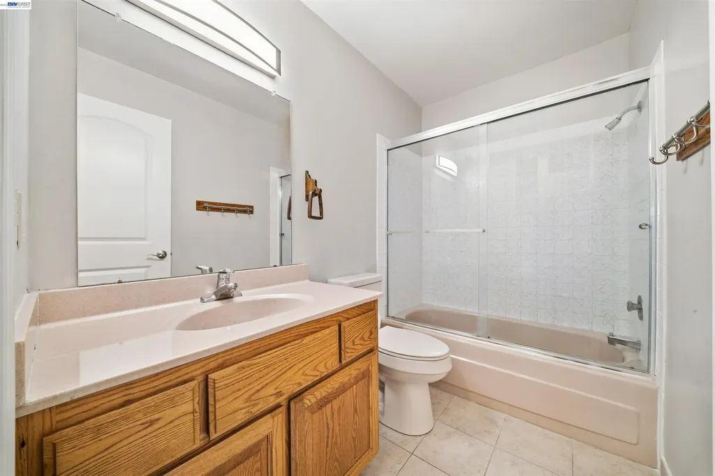 960 Shorepoint Court Alameda CA 94501