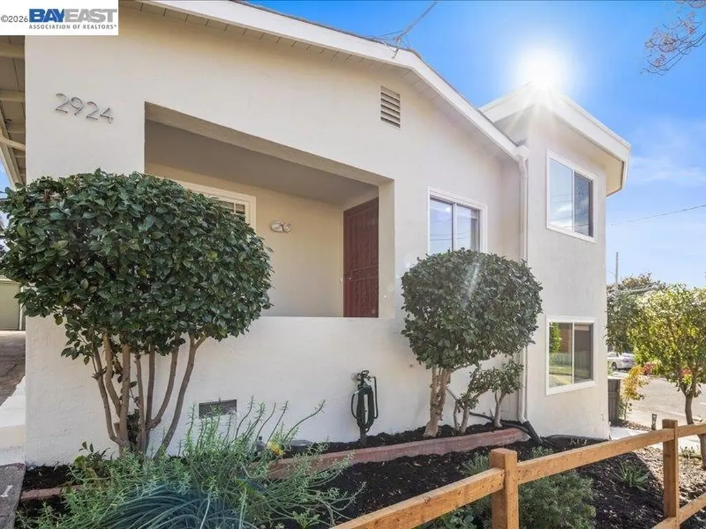 2924 Morcom Avenue Oakland CA 94619