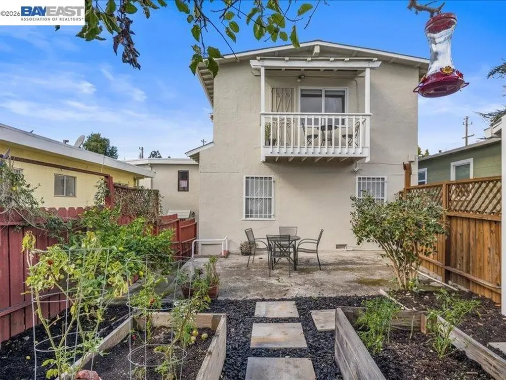 2924 Morcom Avenue Oakland CA 94619