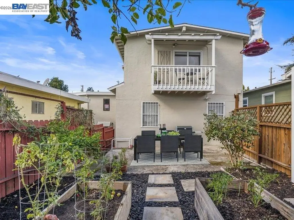 2924 Morcom Avenue Oakland CA 94619