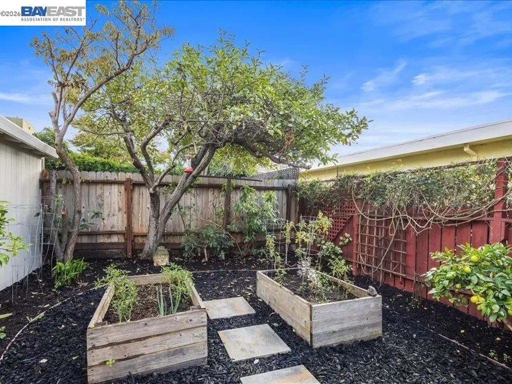 2924 Morcom Avenue Oakland CA 94619