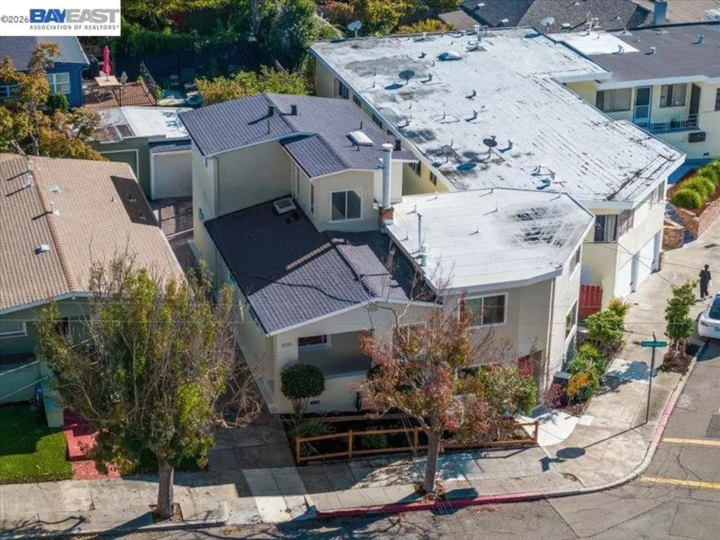 2924 Morcom Avenue Oakland CA 94619