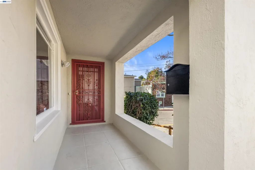 2924 Morcom Avenue Oakland CA 94619