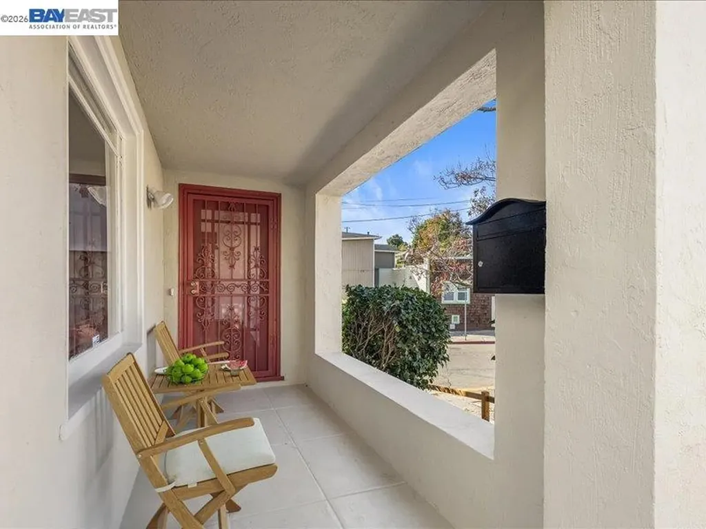 2924 Morcom Avenue Oakland CA 94619